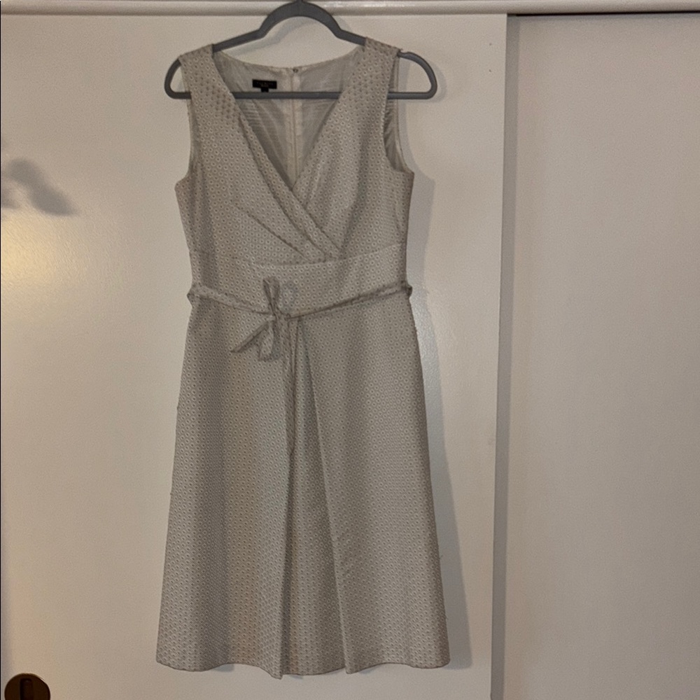 Elegant White Sleeveless Dress